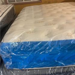 Never Before ❤ Queen Size Complete Bed Set Mattress With Box Spring Bedframe With Headboard