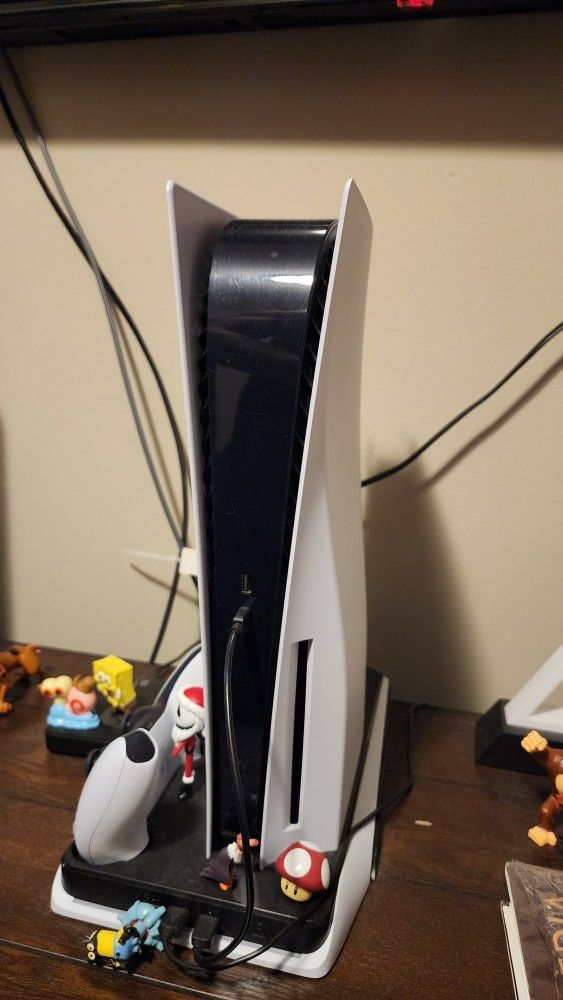 PS5 Disk Model And Gears Of War Edition Xbox Series S