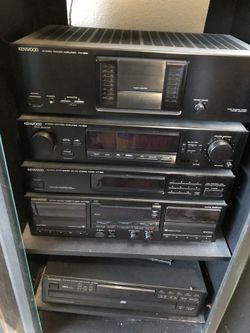 Kenwood stereo system with 2 speakers