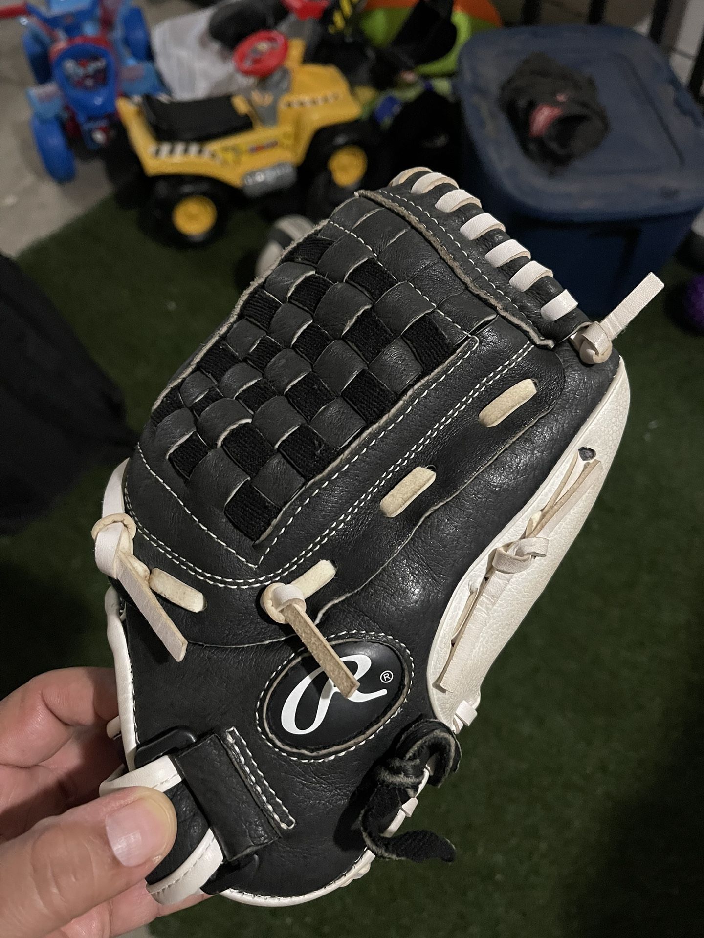 Rawlings 12"' Girls' Highlight Series Softball Glove