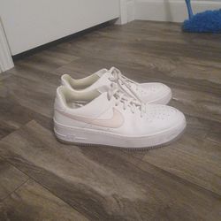 Nike sage low pink stripe