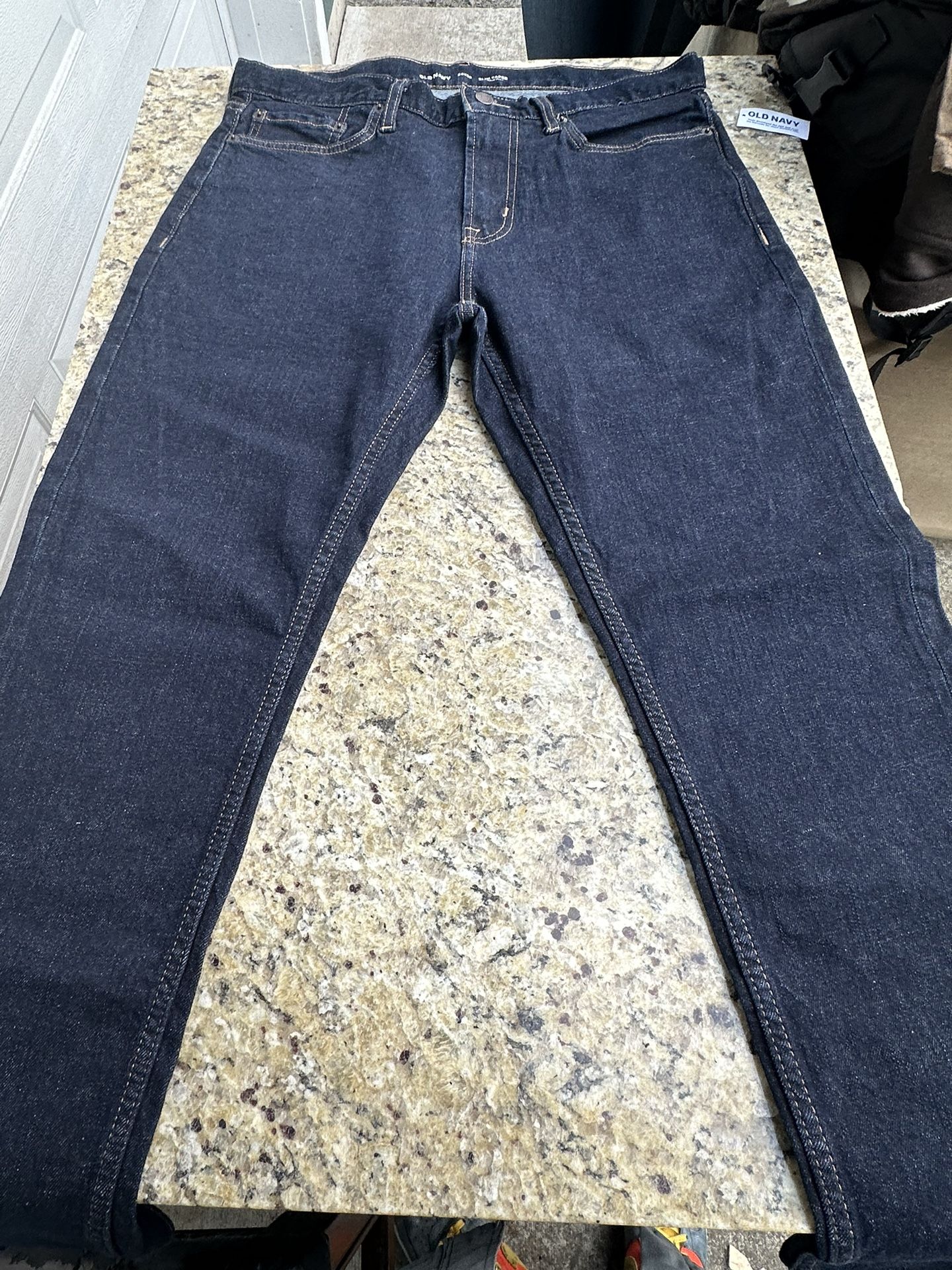 BRAND NEW OLD NAVY JEANS, TAGS STILL ON, SIZE 34x30