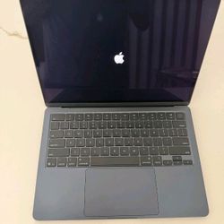  Apple M2 Laptop - MLY33LL/A Midnight 
