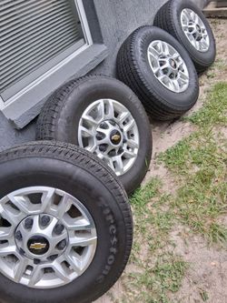 2025 Chevy 2500 wheels like new