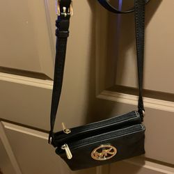  On Hold💕!!Michael Kors Black Leather Fulton Crossbody bag
