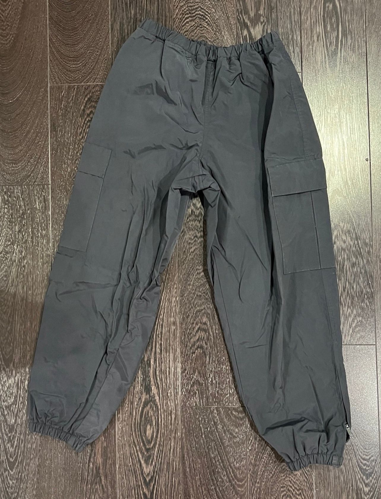 Men’s Women’s large Black Shell Rain Pants w/ cargo pockets snap ankles