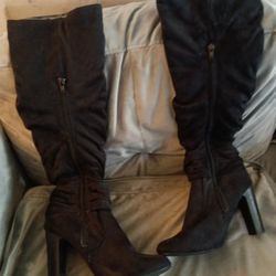 TALL VELVETY SCRUNCHY BOOTS W/ ZIPPER & BOW SIZE 9