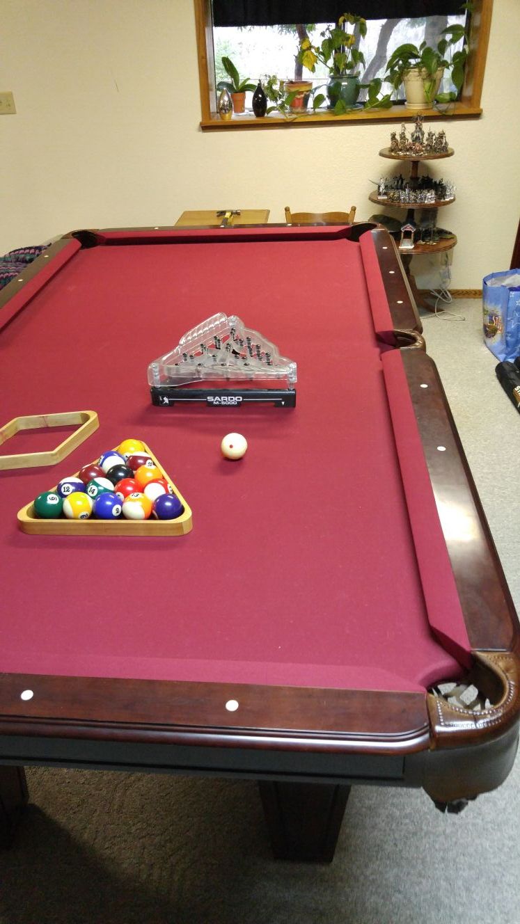 8ft pool table with cues