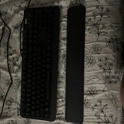 Onn Gaming Keyboard With Magnetic Wrist Rest  