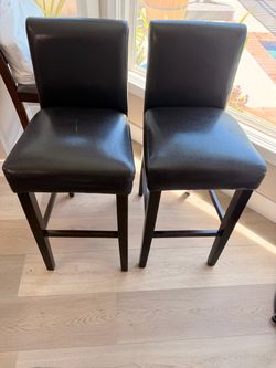 2 Bar stools