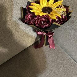 Ramo De 7 Rosas Y Un Girasol Enel Centro 