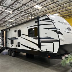 RV 31 Feet! (Couple Trailer)