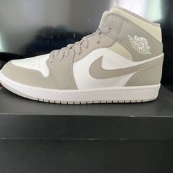 Jordan 1 Mid - Size M11