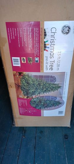 7.5' prelit christmas tree