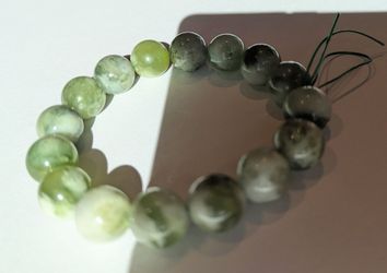 Green Serpentine Stone Bracelet Mottled Apple Green Beaded Stretch Unisex
