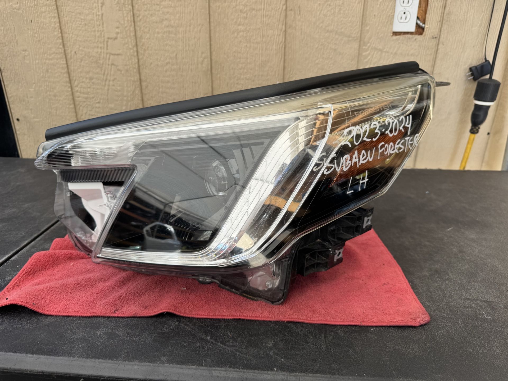 2023 2024 SUBARU FORESTER LEFT SIDE HEADLIGHT OEM USED