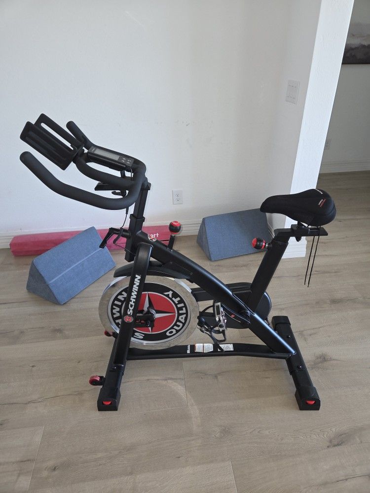 Schwinn IC3 Exercise Bike