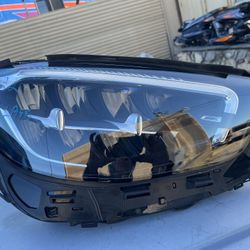 2022 MBZ E CLASS RIGHT  HEADLIGHT 