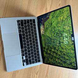 MacBook Air M2, 13.6-inch, 512 GB.