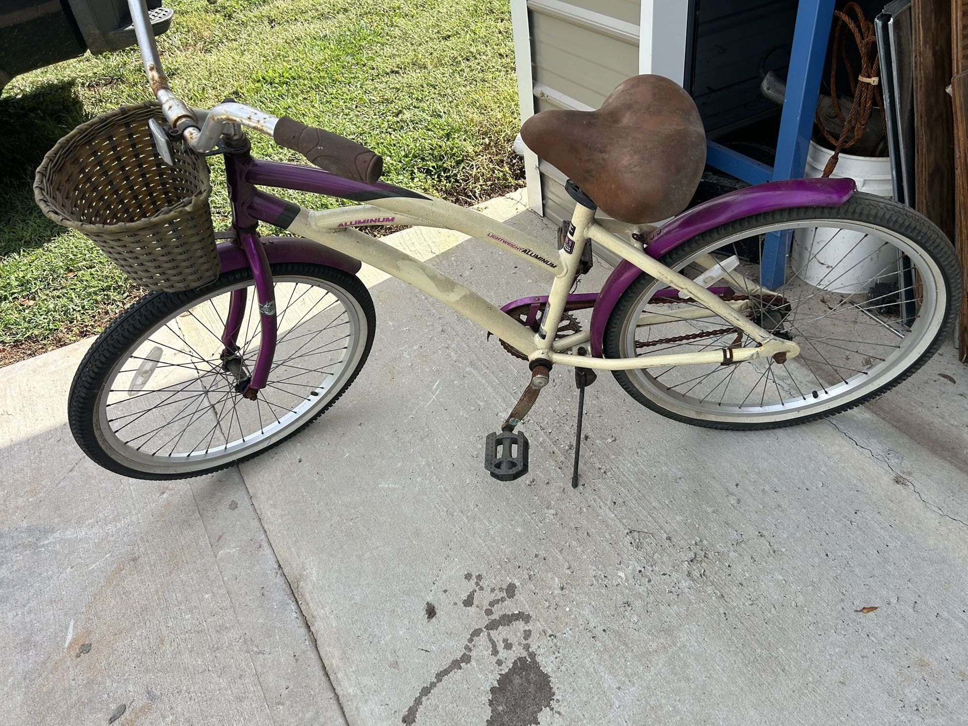 24” Woman’s Bike Cruiser / Read Below ⬇️