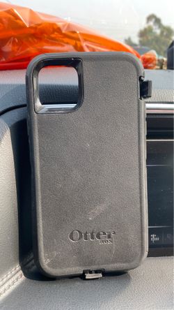 I phone 11 pro max otter box