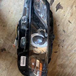 15-18 Chevrolet Impala Halogen Headlight Assembly LH OEM (contact info removed)2