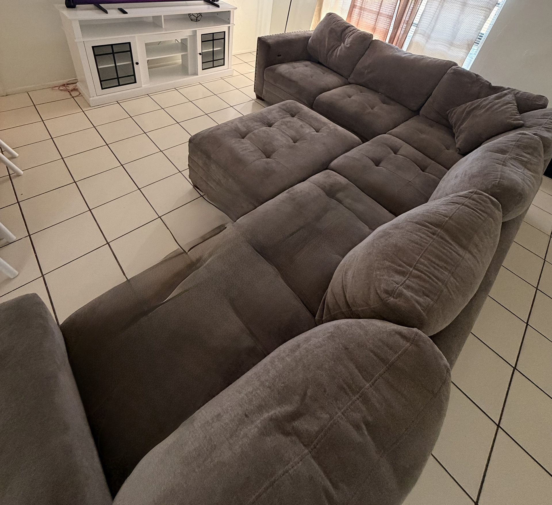 🔥 FAST SALE! Oversized Grey Tufted Sectional Couch - Modular, Deep Seating & Hidden Storage 🔥