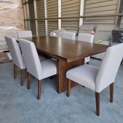 Thomasville Whidbey Dining Table and 6 Chairs
New wood Dining Set
Costco Furniture
Local Delivery available for extra
