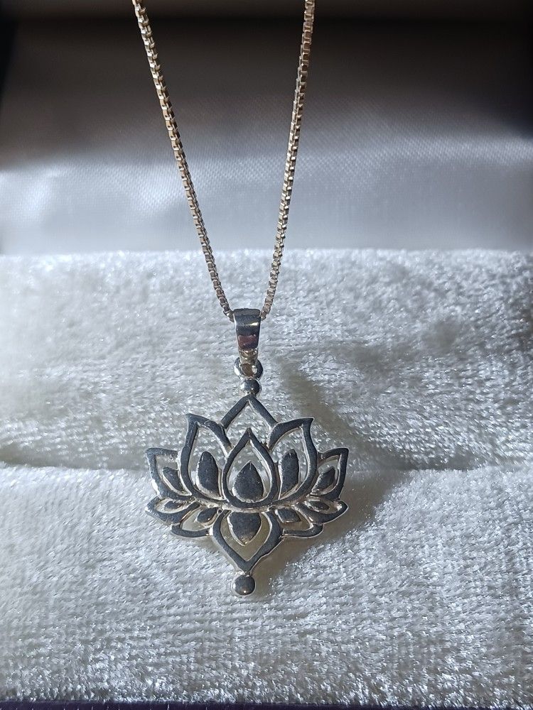 Vintage Sterling Silver Lotus Flower Necklace 