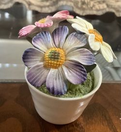 Porcelain flowers, Staffordshire, England, 2.5 inches tall, no chips