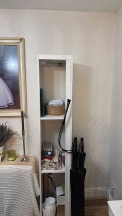 Wall bookshelf (overhang)