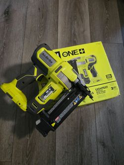 18V 18-Gauge Cordless AirStrike Brad Nailer
