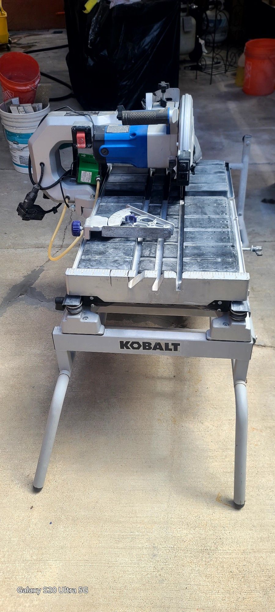 Kobalt Wet Tile Table