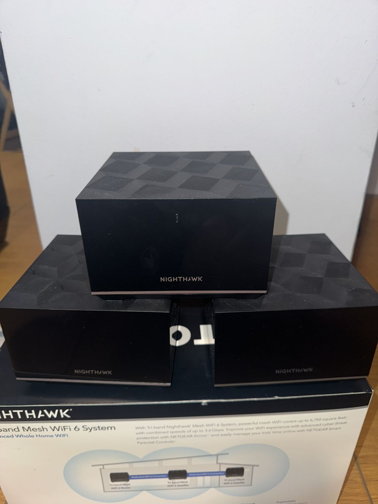 Tri-Band Mesh WiFi 6 Nighthawk