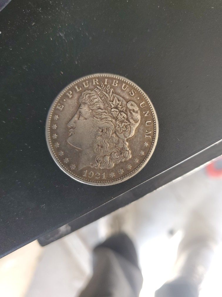 E.pluribus Unum 1921 Silver One Dollar Coin