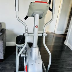 Schiwnn 450 Elliptical Machine