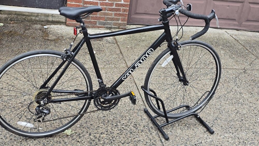 Road Bike - Vilano Black On Black - Nice Bike.....