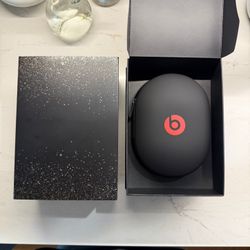 Premium Gift Packaging Beats Studio Pros