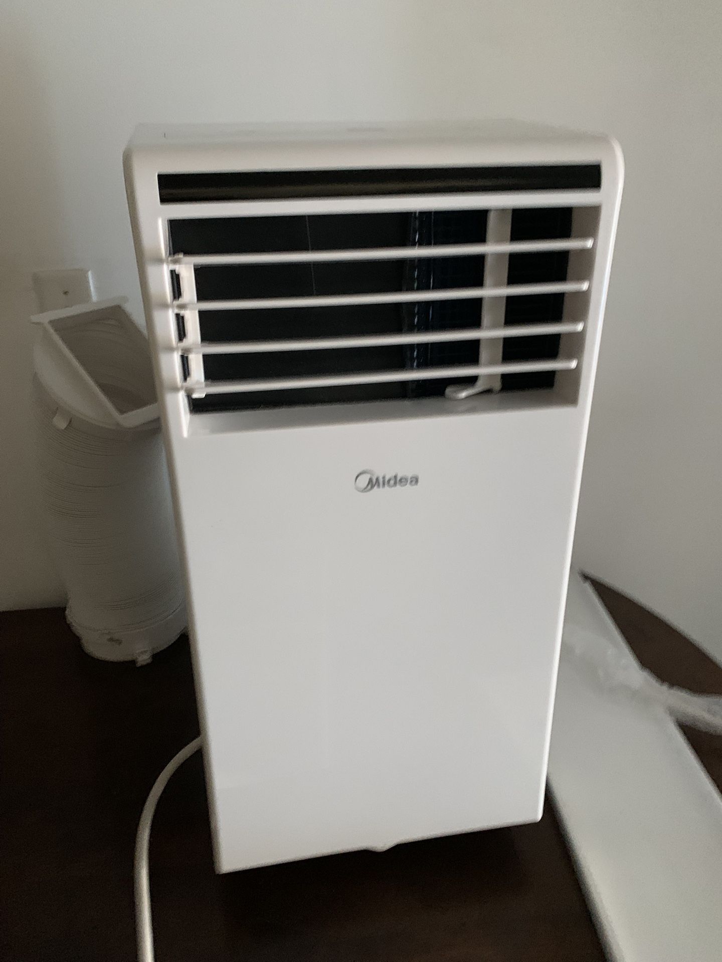 MIDEA AIR CONDITIONER