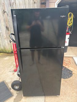Whirlpool Black Top-Freezer Refrigerator