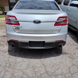 Gray 2013 Ford Taurus SE