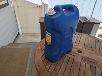 6 gallon / 20 liter water jugs