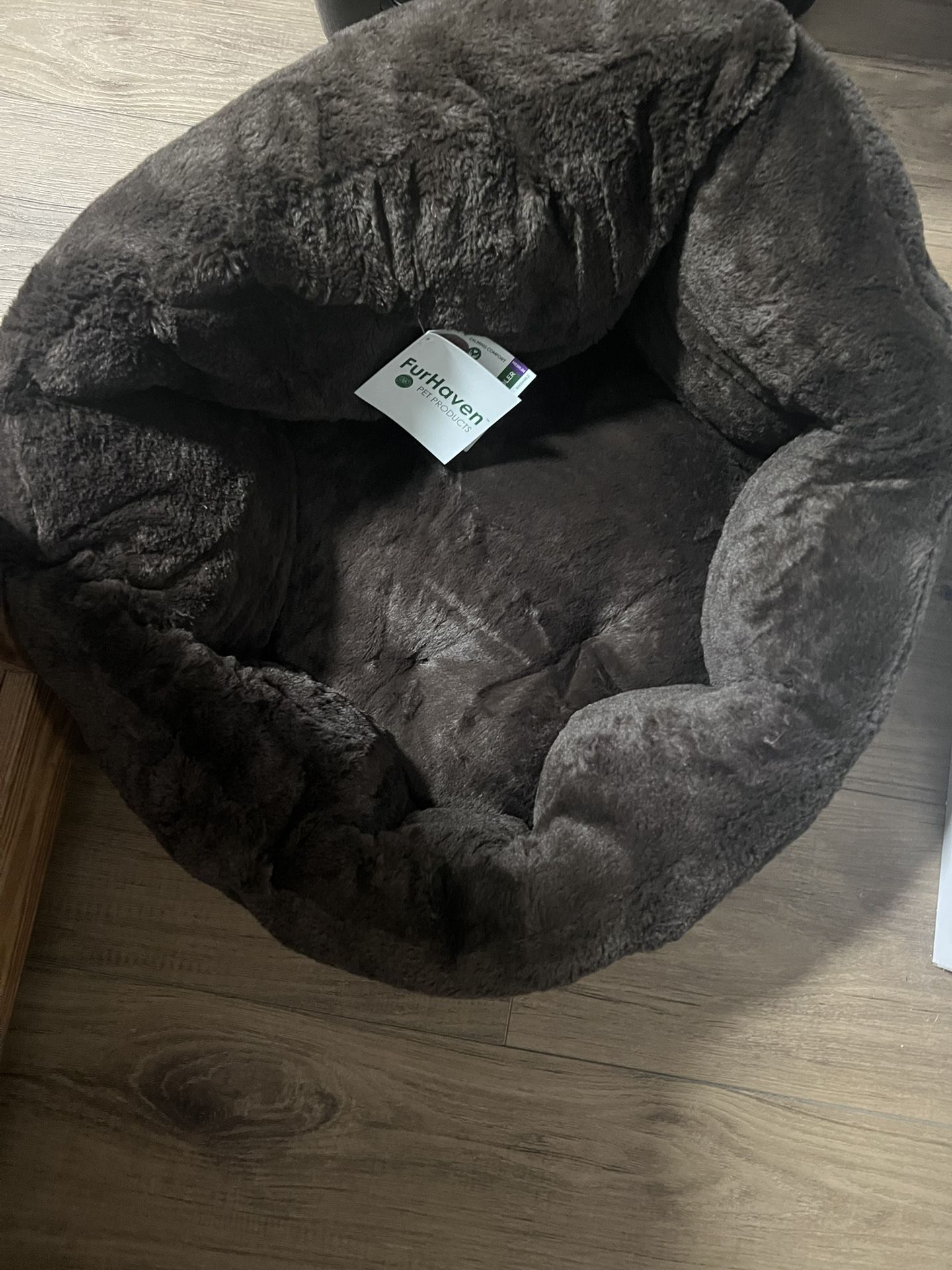 New FurHaven Pet Bed For Small To Medium Pet. Cuddly Bed For Dogs  Soothes Anxiety, Keeps Warm. For Chihuahua, Dachshund, Terrier Doggies, Never Used.