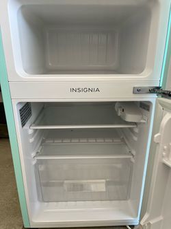 Insignia 3.1 cu. ft. Retro Mini Fridge with Top Freezer (Cool mint green)