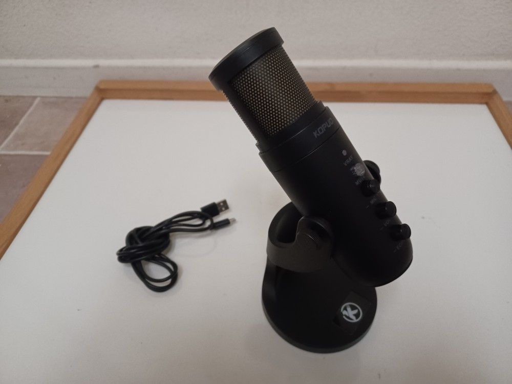 KOPUO
RGB USB Gaming/Podcast Computer Microphone, Condenser Desktop Singing PC Mic, Dynamic Heart-Shaped Directional Mic