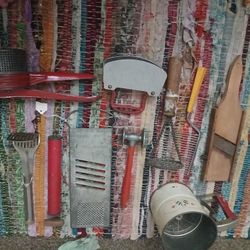 LOT OF 10 RED HANDLE FARMHOUSE PRIMTIVE VINTAGE ANTIQUE KITCHEN UTENSILS 