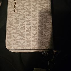 Michael Kors vanilla wallet new