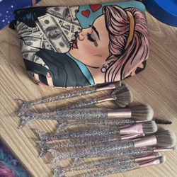 Mermaid 🧜‍♀️ Brushes & Bag / Brand New/ Firm Price 