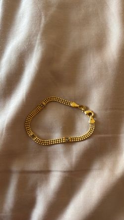 Gold plated bracelet with three small crystals