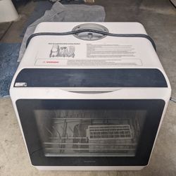 Compact Dishwasher With A 5L Reservoir Built In 